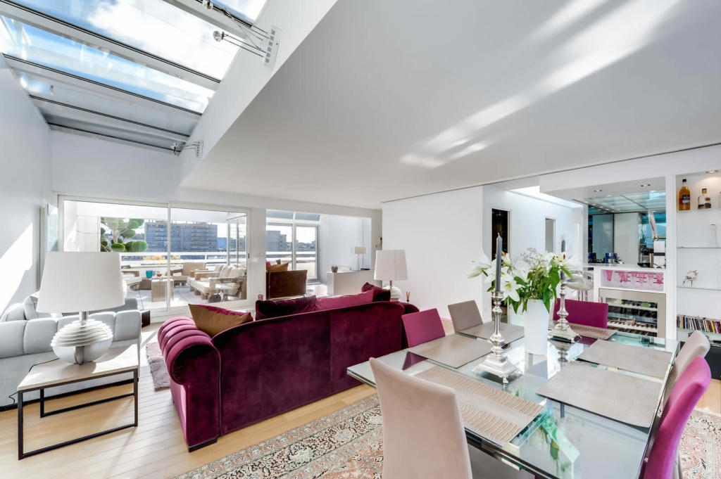 Parisian Apartment with 4 Spacious Rooms for sale in the 16th