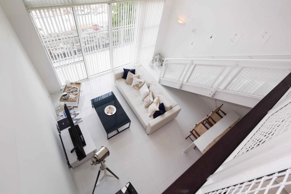 Beautiful Duplex with 3 Pools Facing the Bay, Terrace, and Gym for sale