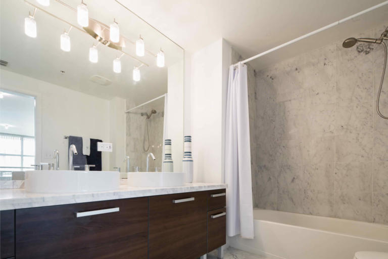 Beautiful Duplex with 3 Pools Facing the Bay, Terrace, and Gym for sale