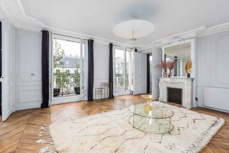 Renovated Apartment for sale in Paris 16: 6 Bedrooms - Balcony - 4 ...