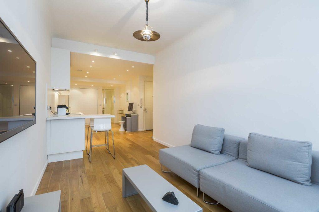 Spacious Apartment For Rent in a Private Portered Building with Elevator in the Heart of South