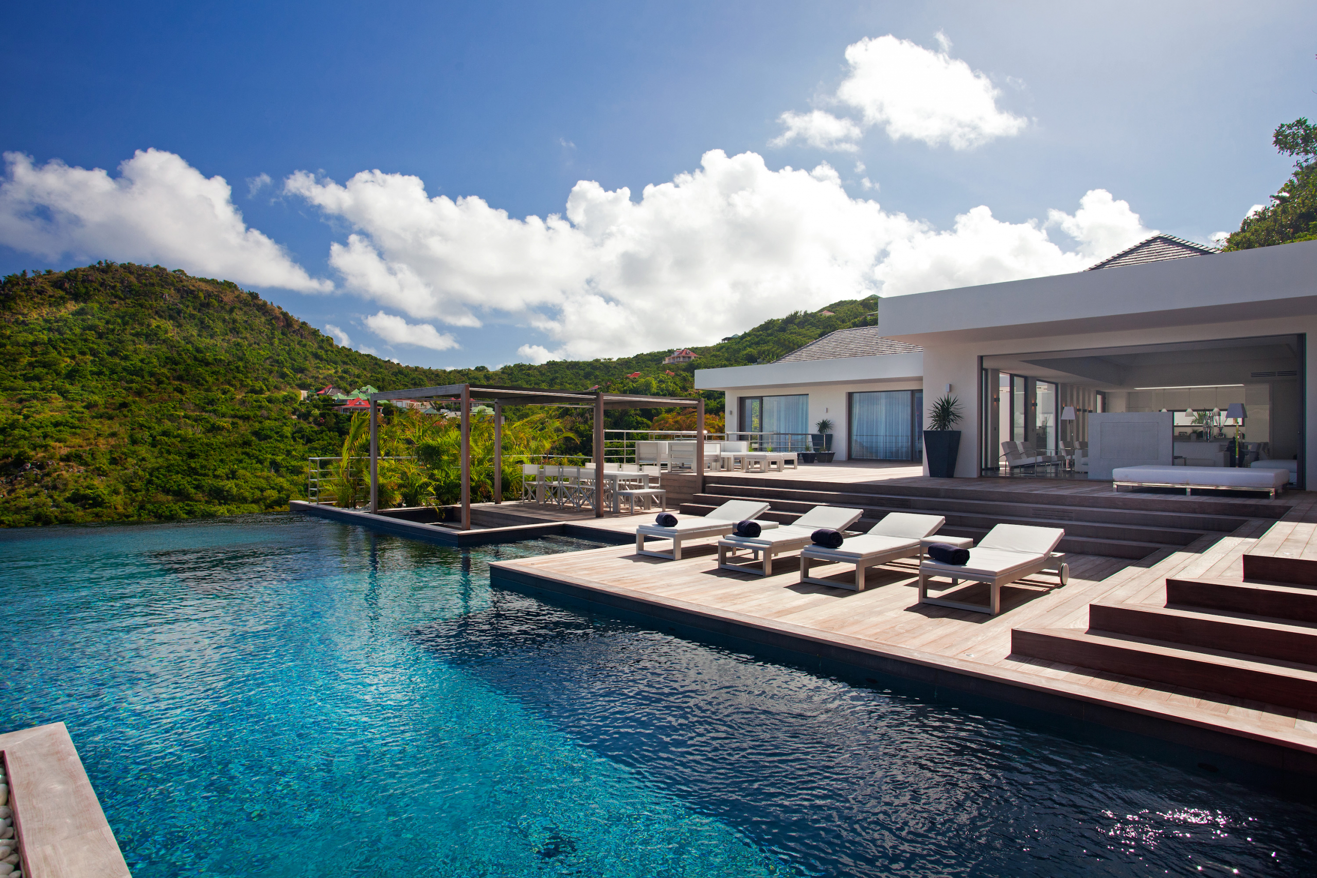 specific, exclusive, trendy selection of the best shopping in St Barth  selected by ACCESS